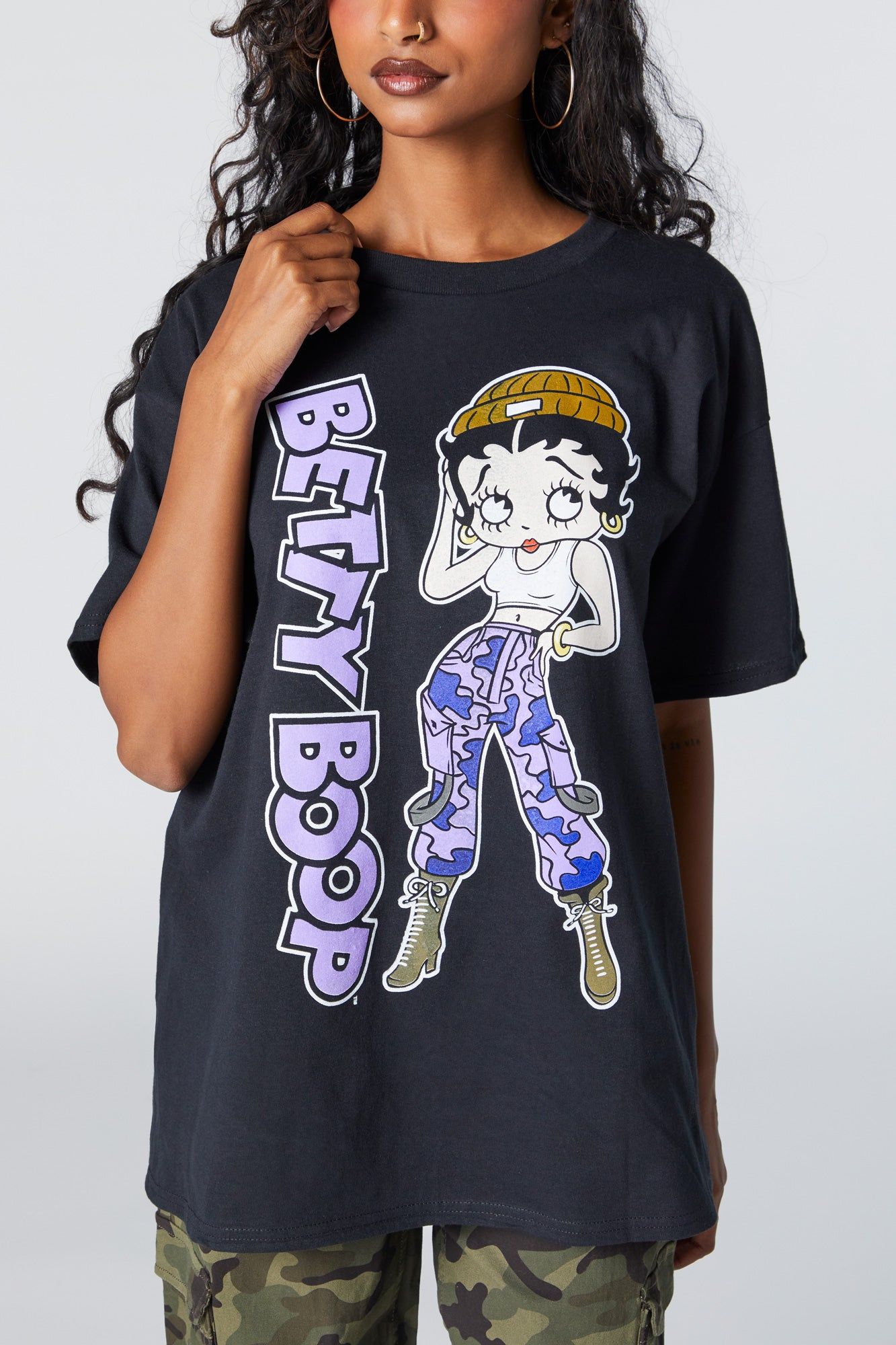 T-shirt de coupe garçonne à imprimé Betty Boop sold by Urban Planet product image thumbnail 2