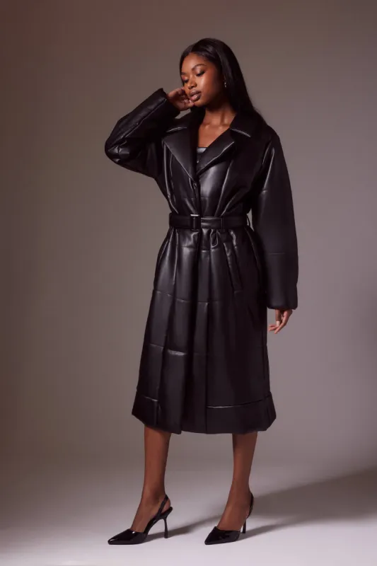 Manteau matelassé long en similicuir sold by Urban Planet