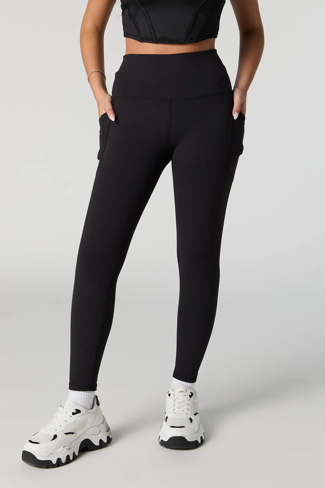 Legging Active doux à taille haute avec poches latérales sold by Urban Planet product image thumbnail 2