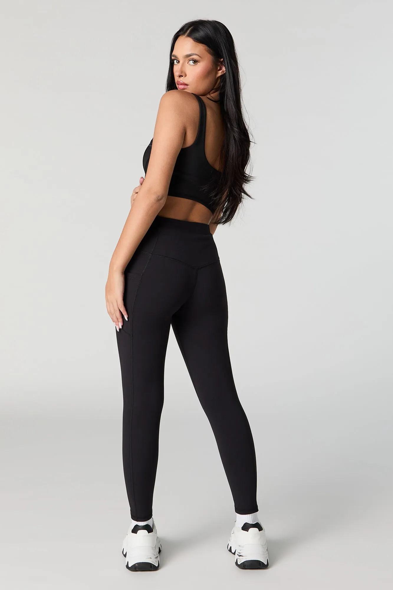 Legging Active doux à taille haute avec poches latérales sold by Urban Planet product image thumbnail 3