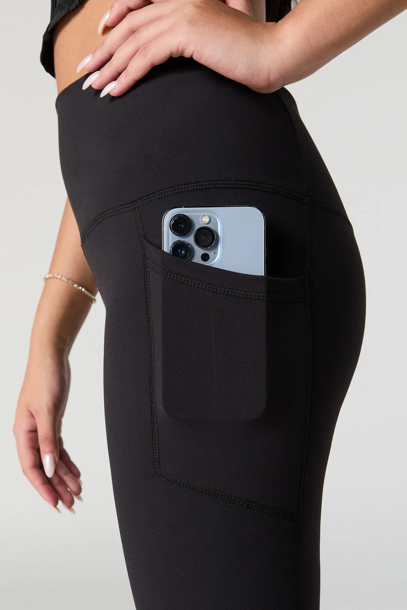 Legging Active doux à taille haute avec poches latérales sold by Urban Planet product image thumbnail 4