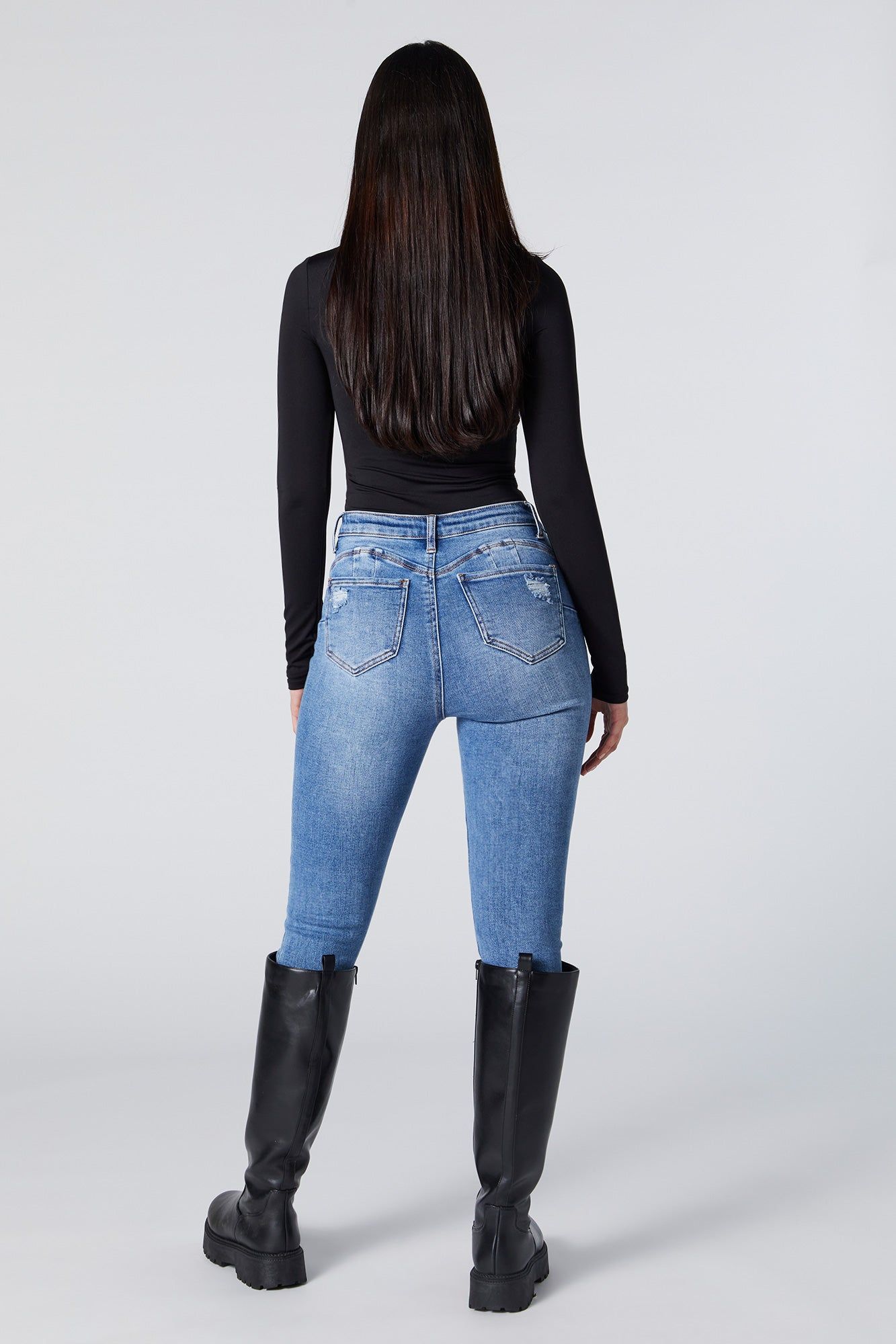 Jean remonte-fesses ajusté d'aspect usé délavé moyen sold by Urban Planet product image thumbnail 3