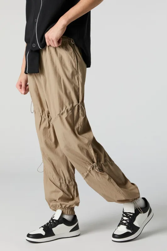 Pantalon parachute en nylon avec barillets multiples sold by Urban Planet