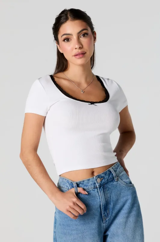 T-shirt côtelé court avec liséré de dentelle sold by Urban Planet