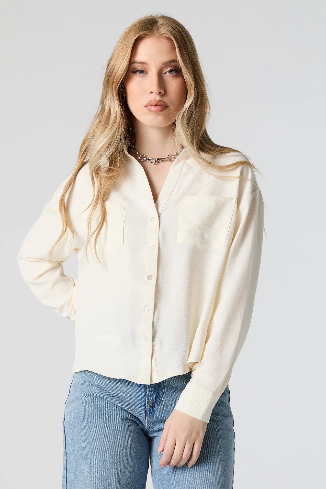 Haut boutonné texturé à manches longues sold by Urban Planet