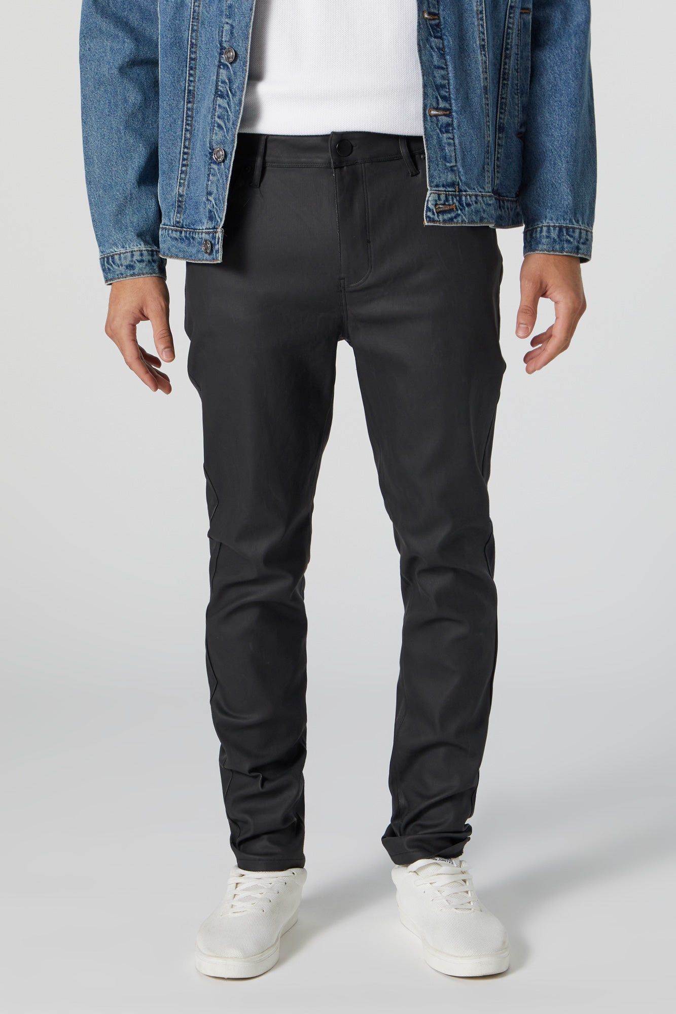 Jean ajusté enduit sold by Urban Planet