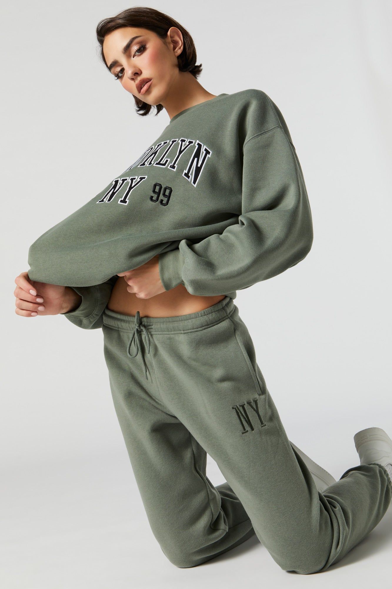 Jogger en molleton avec motif brodé Brooklyn sold by Urban Planet