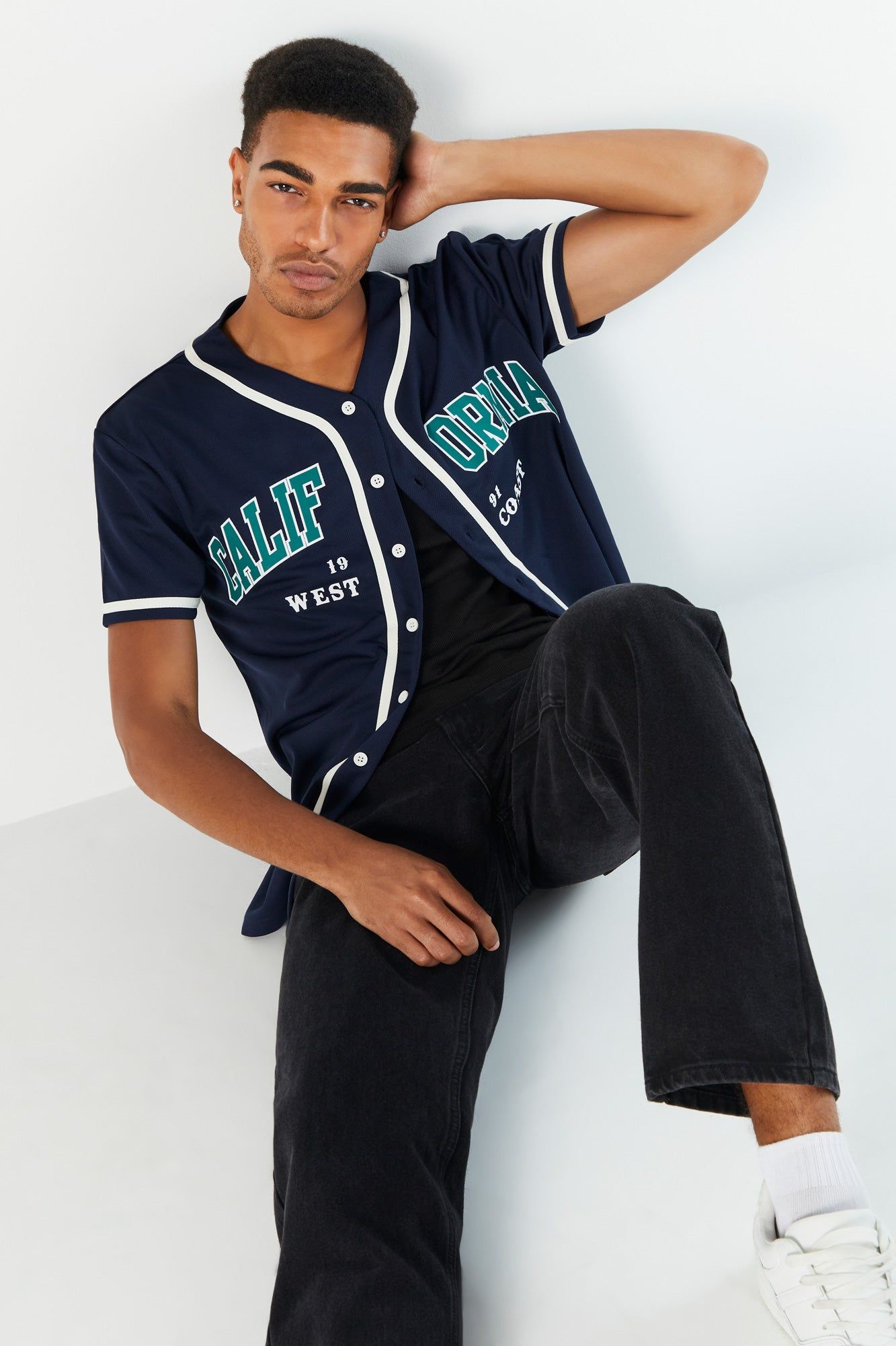 Jersey de baseball bleu à imprimé California sold by Urban Planet