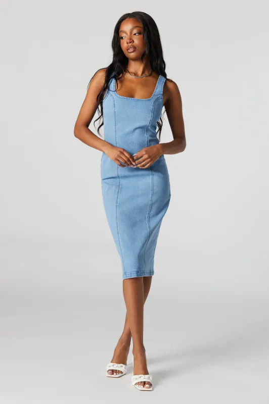 Robe midi en denim délavé pâle sold by Urban Planet