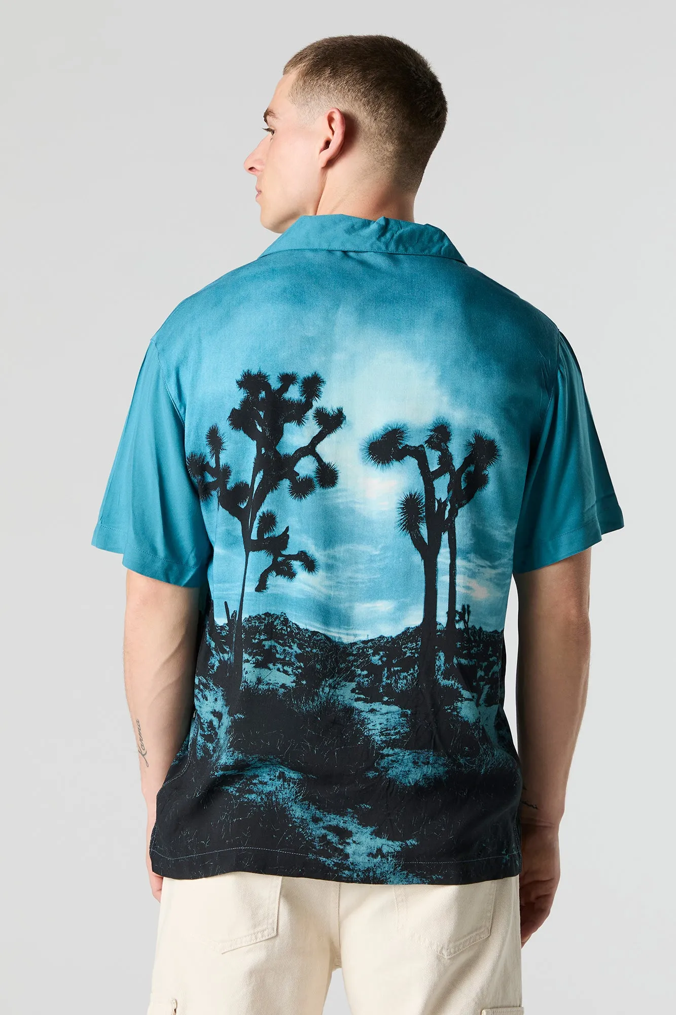 Haut boutonné à manches courtes avec motif de désert bleu sold by Urban Planet product image thumbnail 3