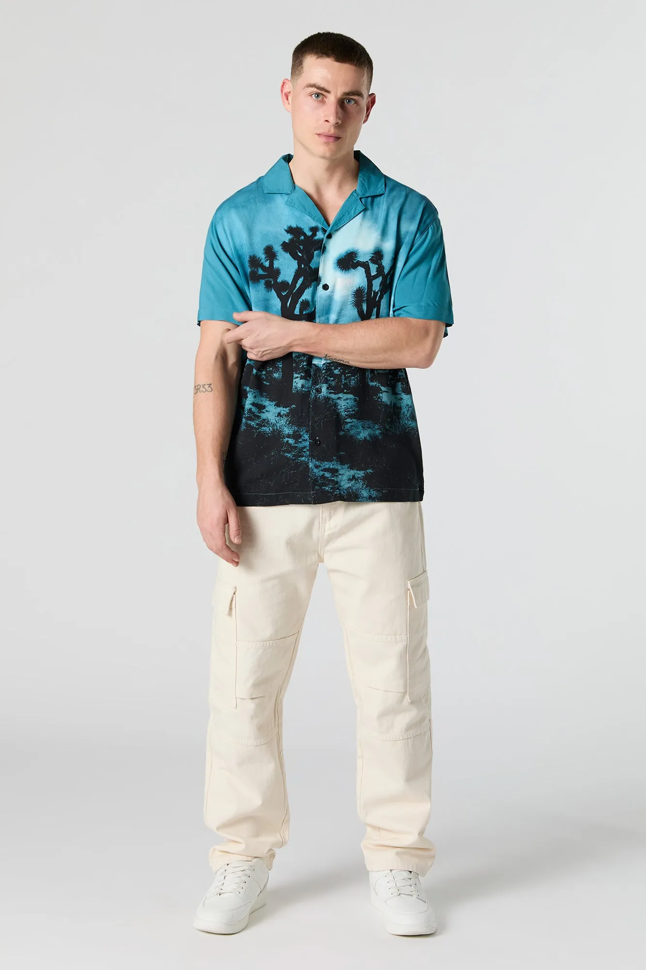 Haut boutonné à manches courtes avec motif de désert bleu sold by Urban Planet product image thumbnail 4