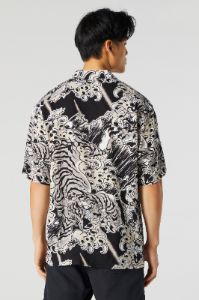 Haut boutonné avec motif tigré sold by Urban Planet