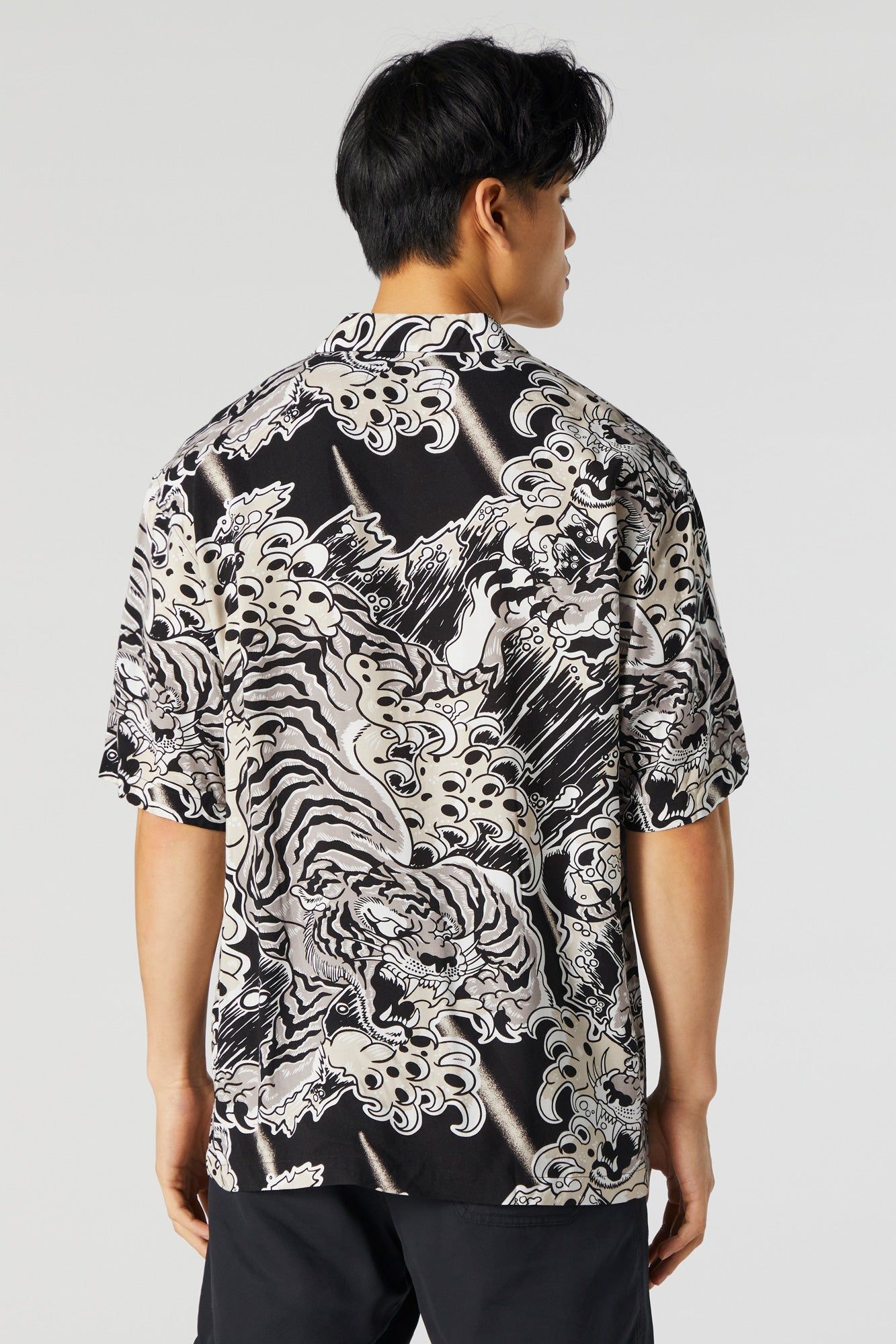 Haut boutonné avec motif tigré sold by Urban Planet product image thumbnail 2