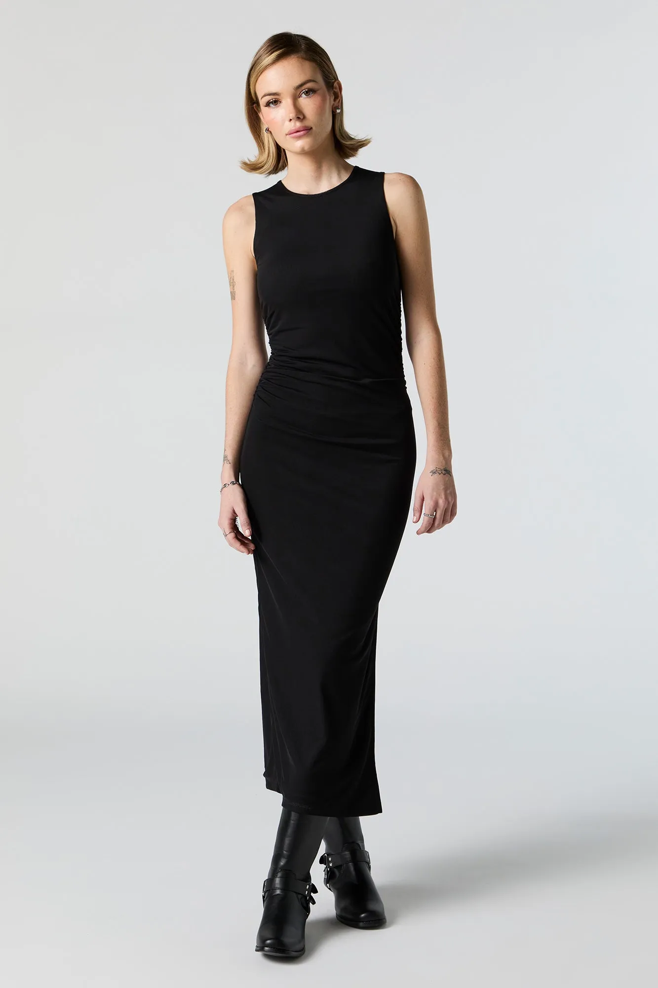Robe midi sans manches en filet sold by Urban Planet