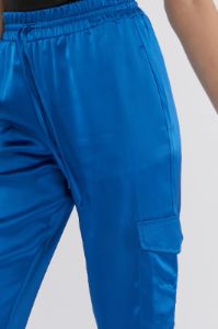 Pantalon de jogging cargo en satin sold by Urban Planet