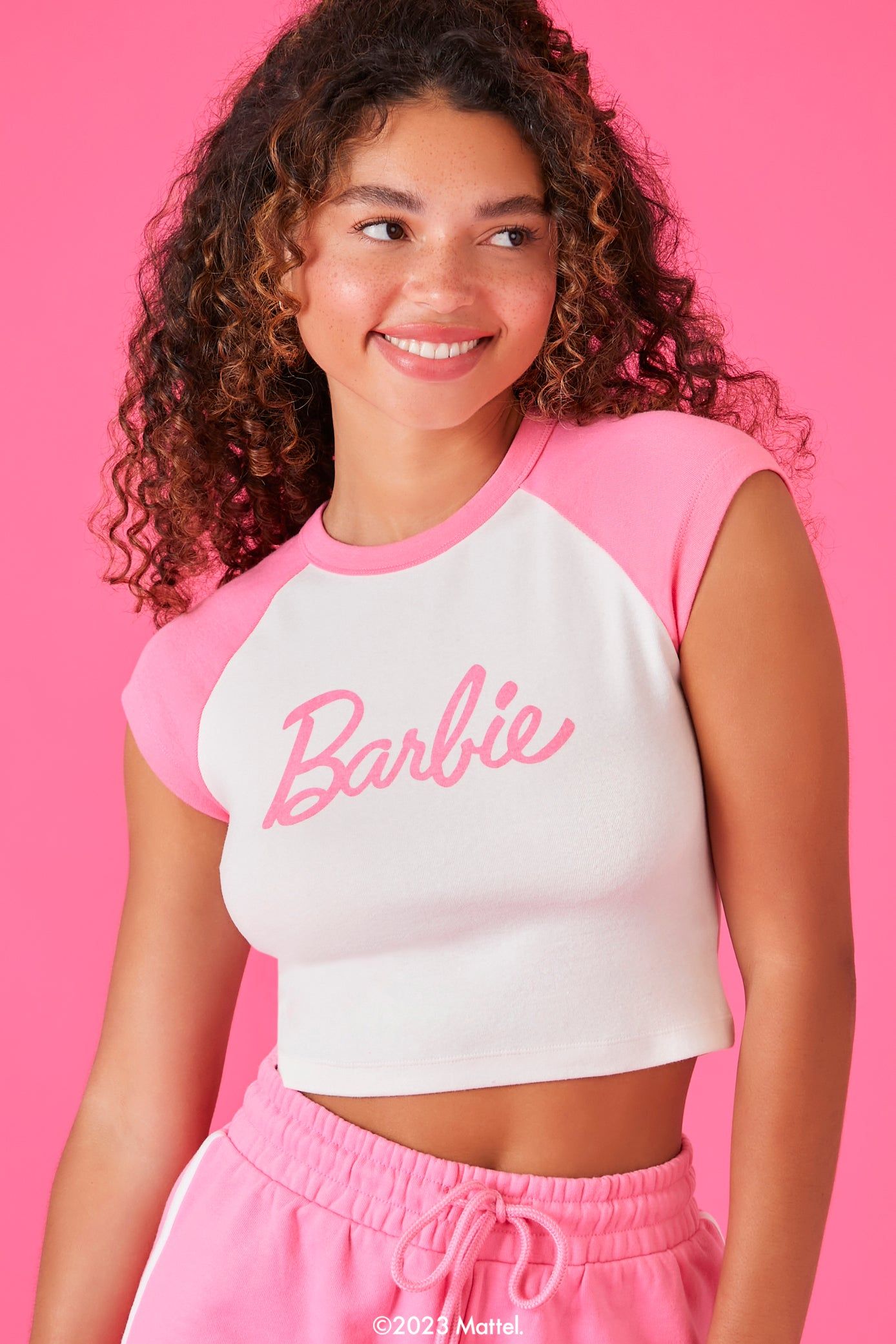 T-shirt raglan à imprimé Barbie™ sold by Urban Planet