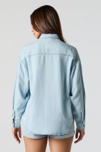 Haut surdimensionné boutonné en denim sold by Urban Planet