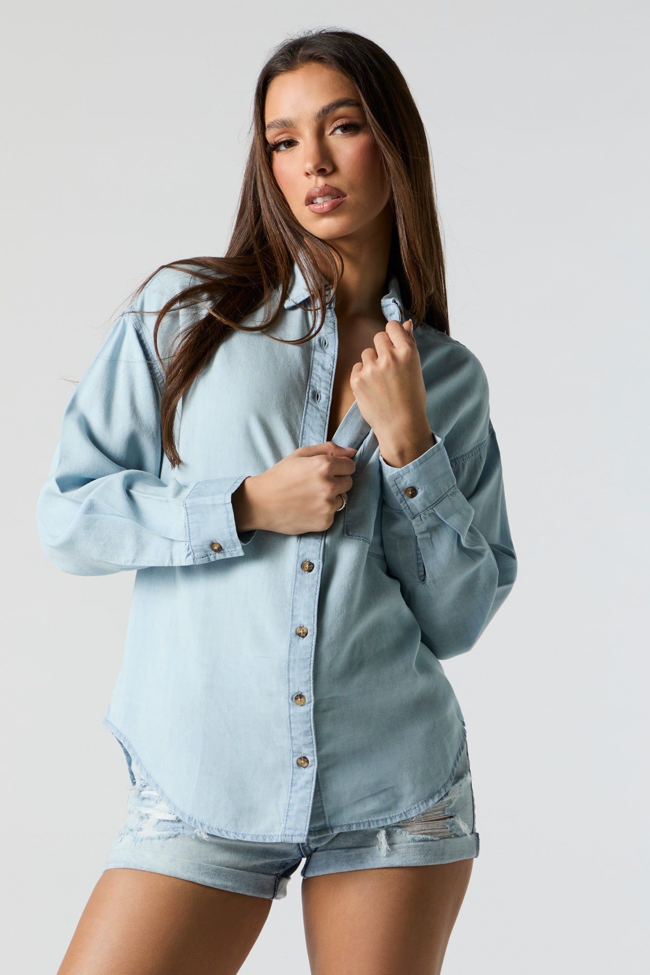 Haut surdimensionné boutonné en denim sold by Urban Planet