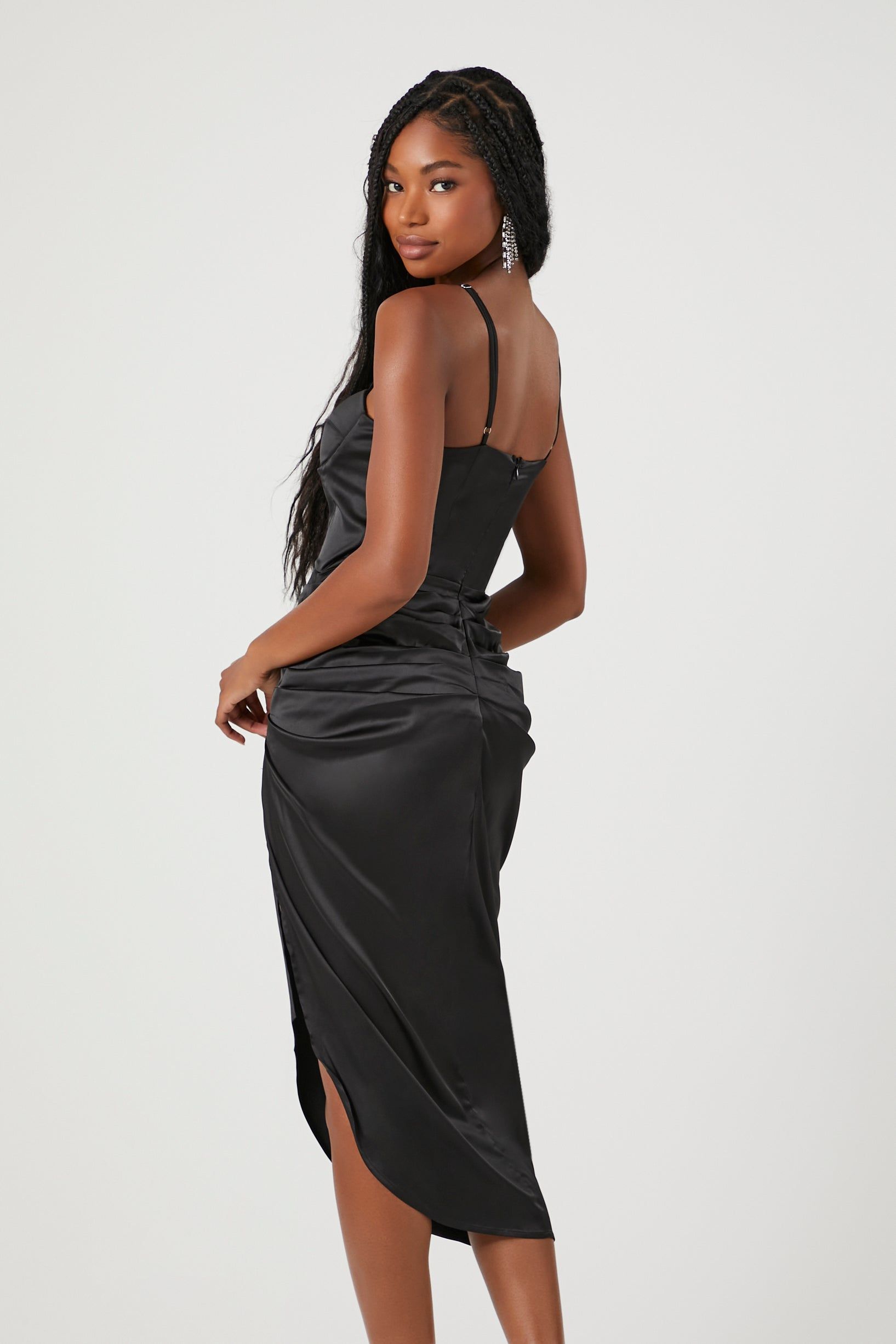 Robe bustier midi ruchée en satin sold by Urban Planet product image thumbnail 2