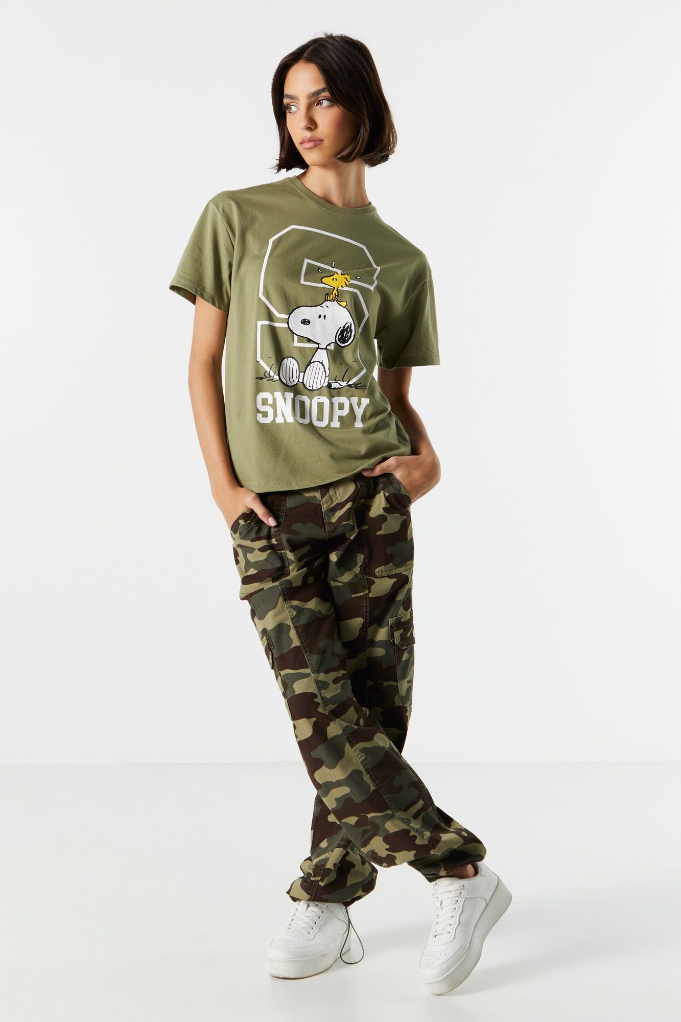 T-shirt de coupe garçonne à imprimé Snoopy sold by Urban Planet product image thumbnail 3