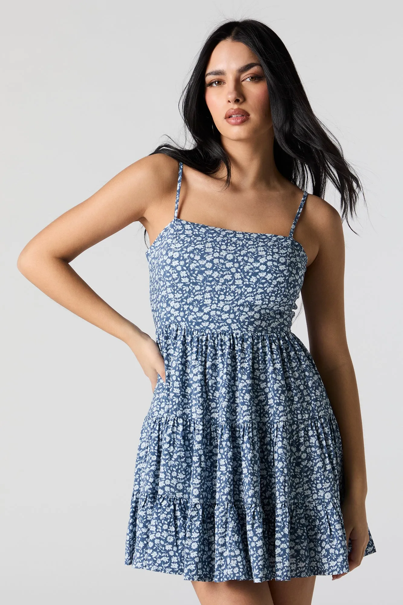 Minirobe volantée fleurie bleue sold by Urban Planet