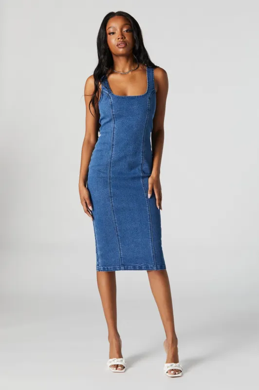 Robe midi en denim délavé moyen sold by Urban Planet