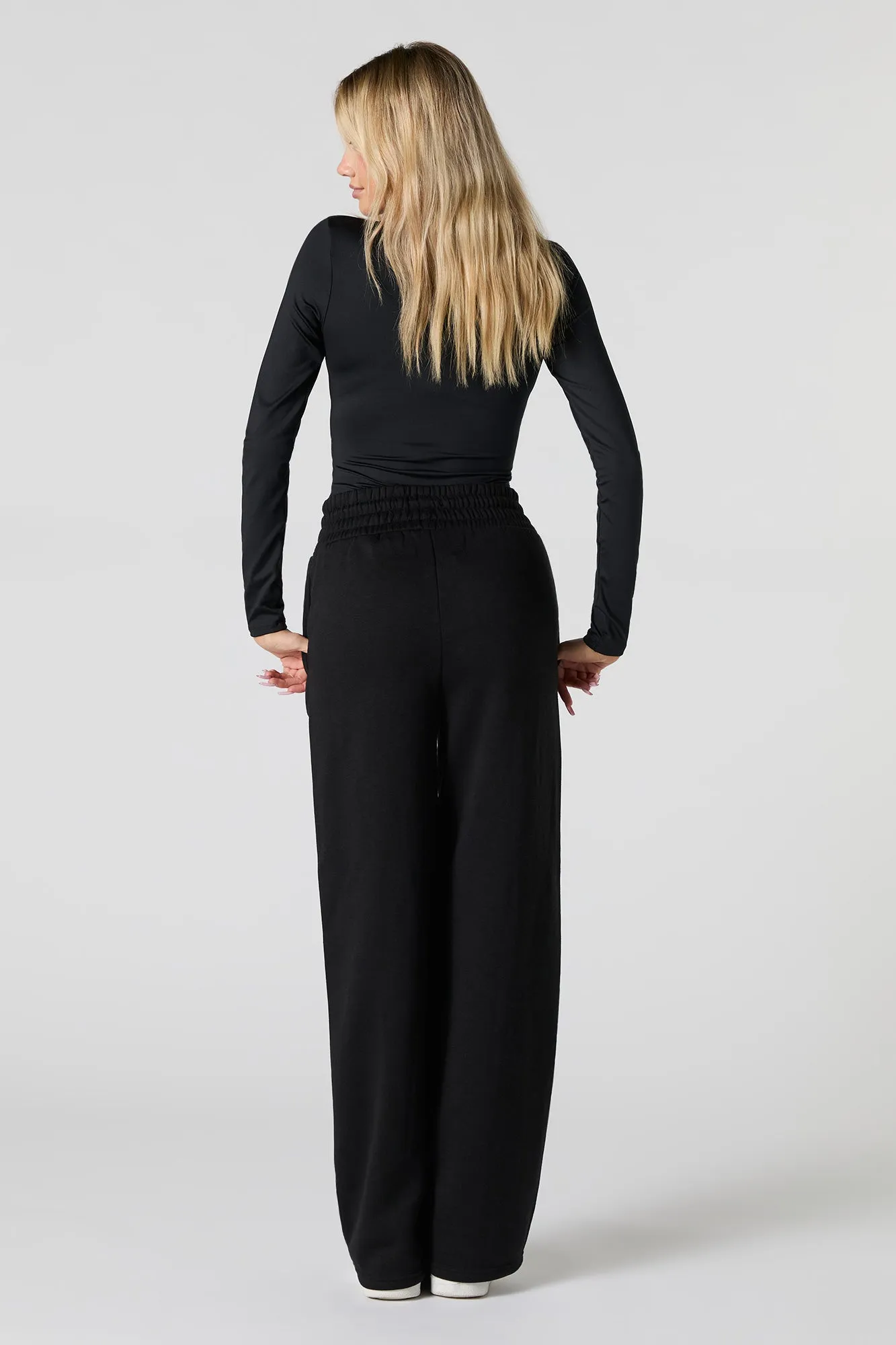 Pantalon d'entraînement à jambe large en molleton avec surpiqûres sold by Urban Planet product image thumbnail 3