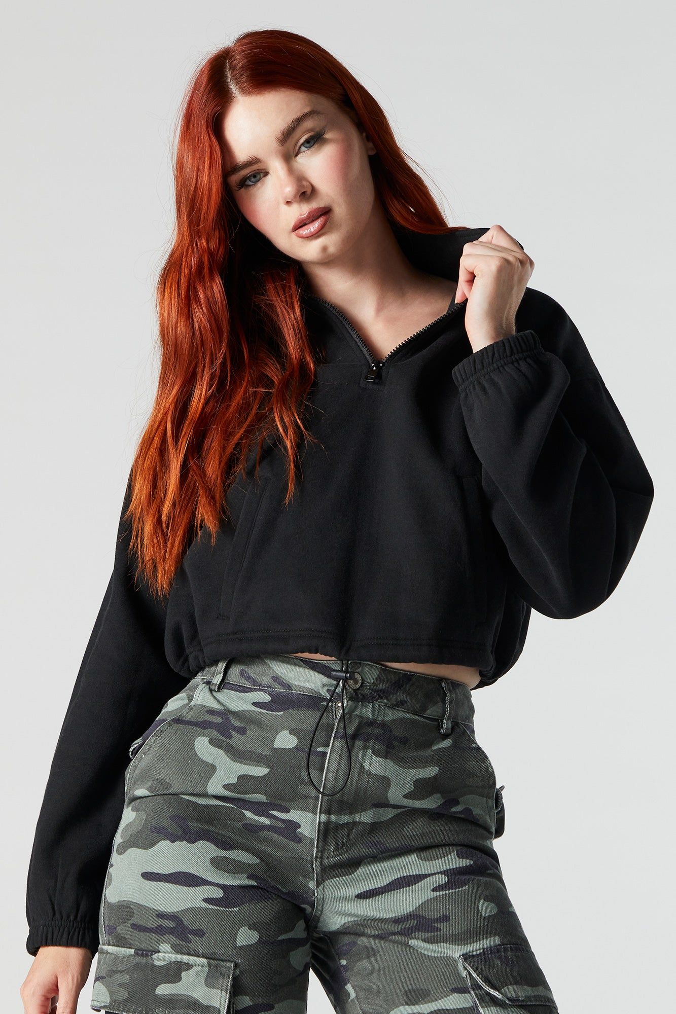 Chandail court en molleton avec quart de fermeture à glissière sold by Urban Planet