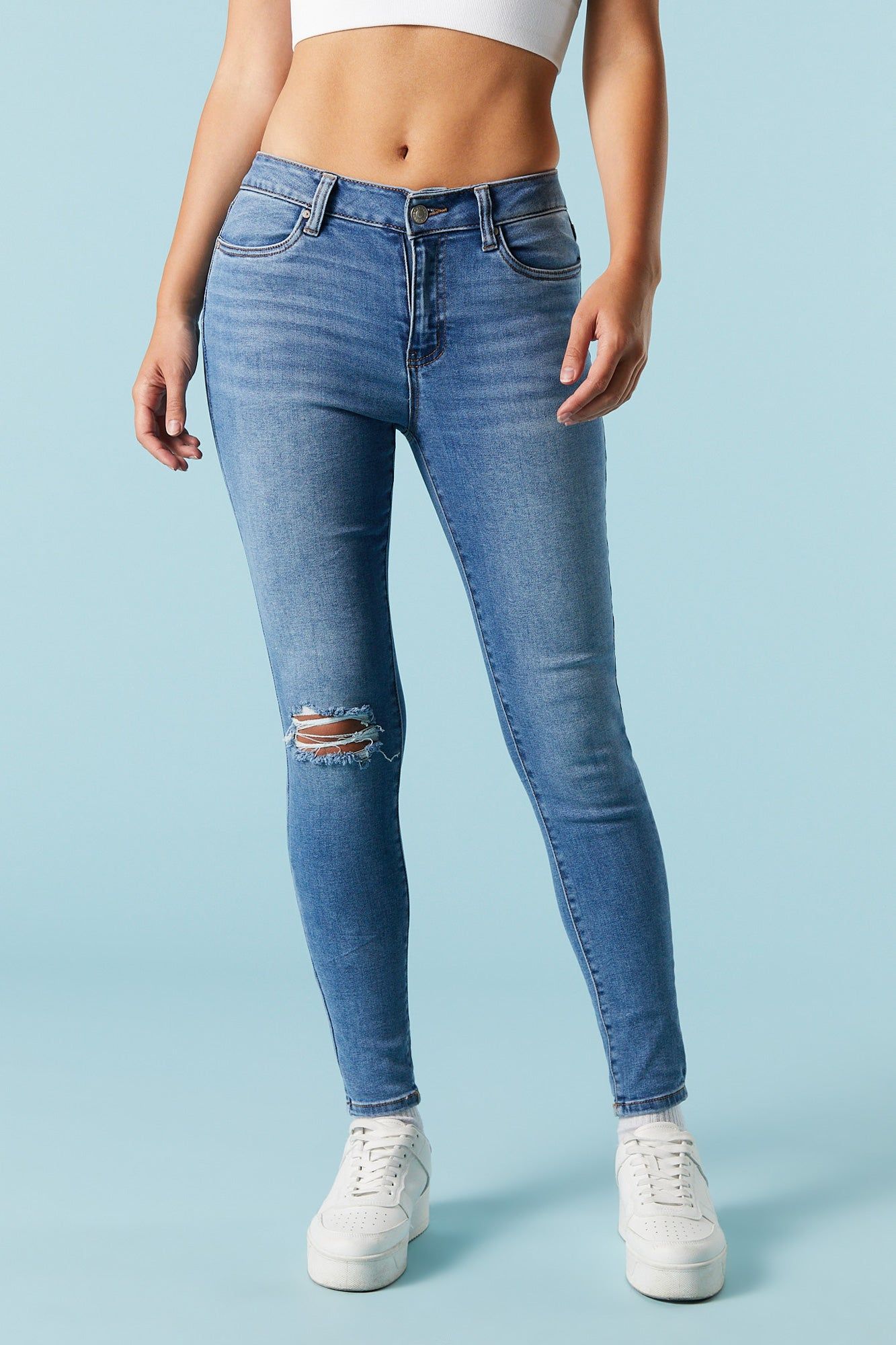 Jean ajusté Miami d'aspect usé délavé moyen sold by Urban Planet product image thumbnail 2