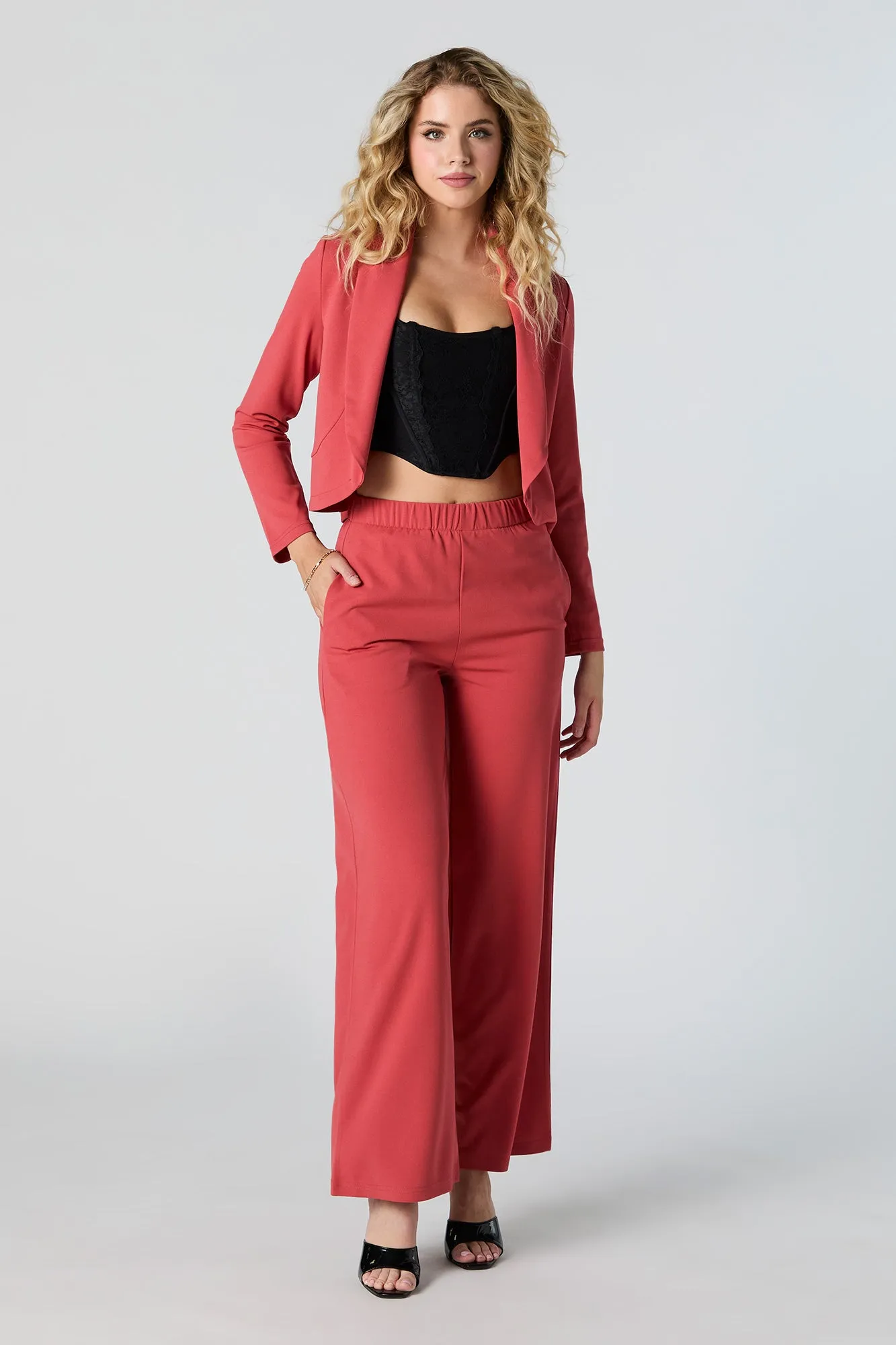 Blazer écourté ouvert à l'avant sold by Urban Planet product image thumbnail 3