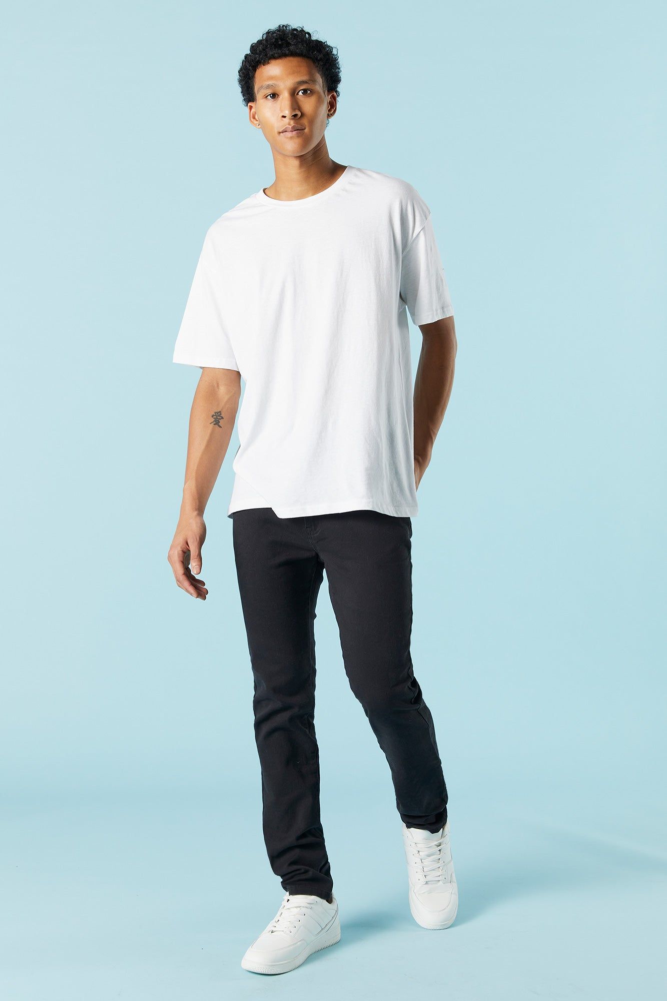 Jean ajusté en denim délavé noir sold by Urban Planet product image thumbnail 3