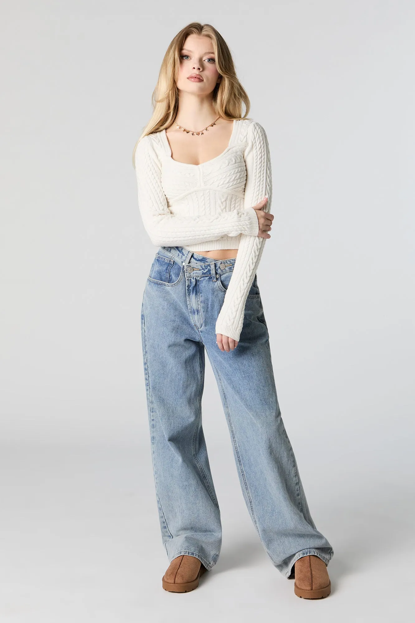 Chandail en tricot torsadé avec décolleté en coeur sold by Urban Planet product image thumbnail 3