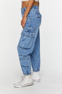 Jogger cargo mi-taille en denim sold by Urban Planet