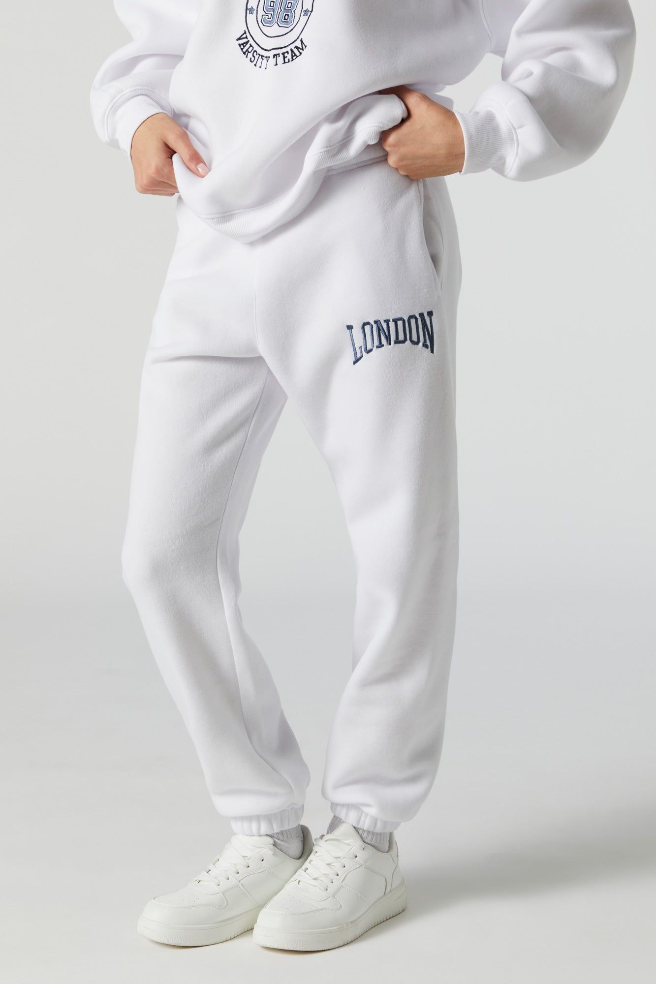 Jogger en molleton avec motif brodé London sold by Urban Planet product image thumbnail 2