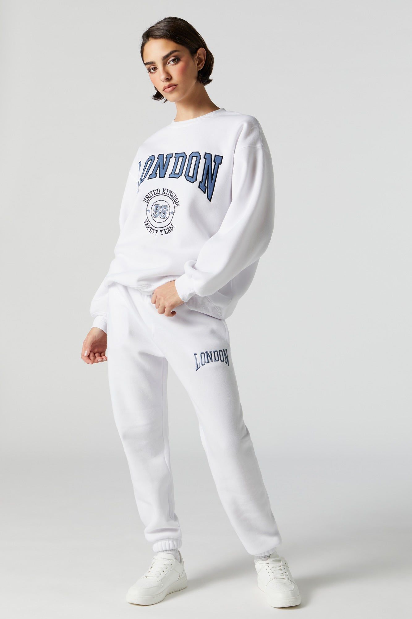 Jogger en molleton avec motif brodé London sold by Urban Planet