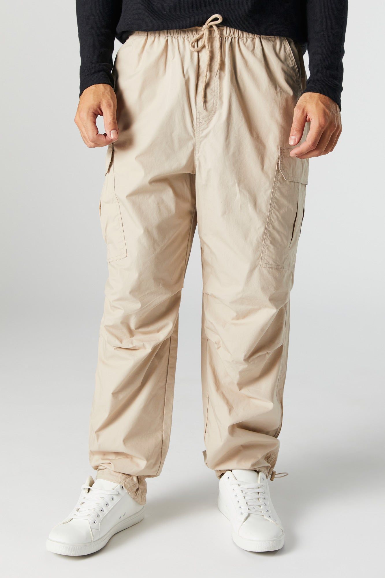 Jogger parachute cargo en popeline sold by Urban Planet