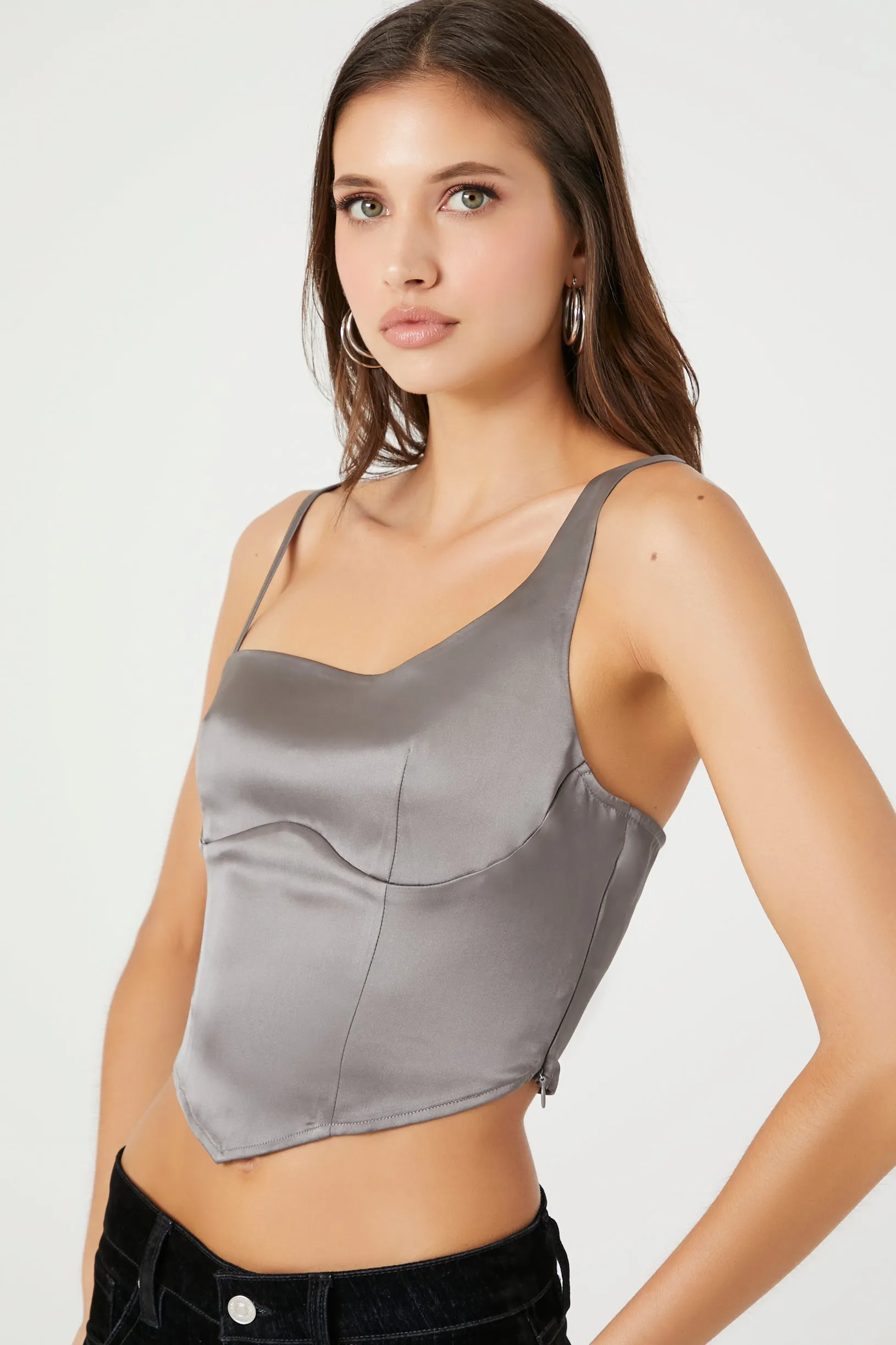 Haut écourté bustier à épaule dénudée en satin sold by Urban Planet product image thumbnail 2