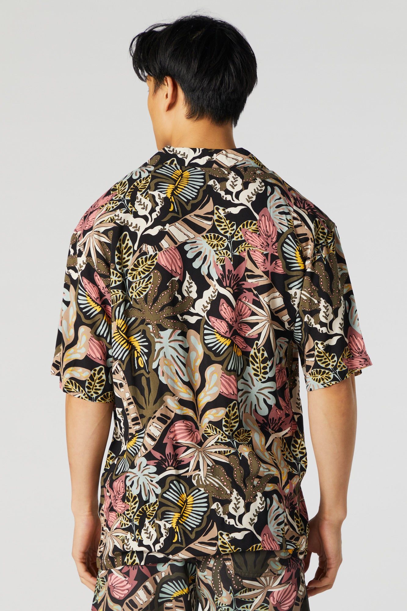 Haut boutonné fleuri avec motif hawaïen sold by Urban Planet product image thumbnail 2