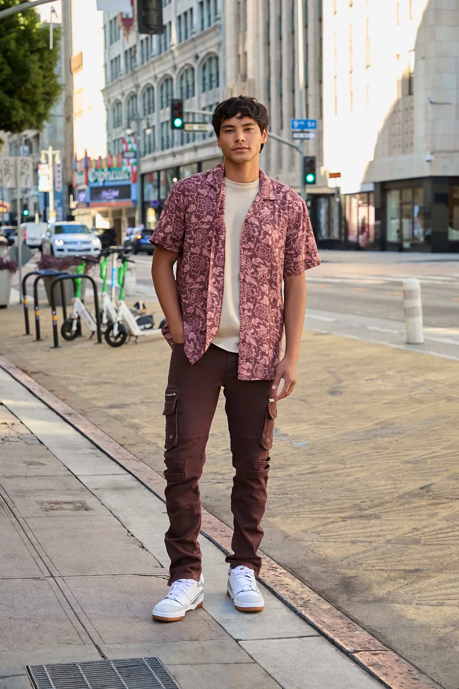 Jean cargo utilitaire mince sold by Urban Planet