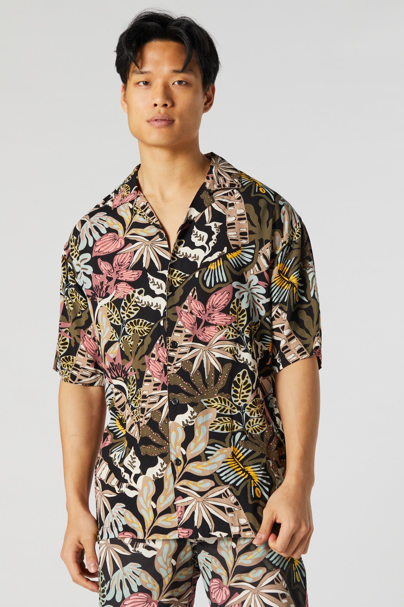 Haut boutonné fleuri avec motif hawaïen sold by Urban Planet product image thumbnail 4