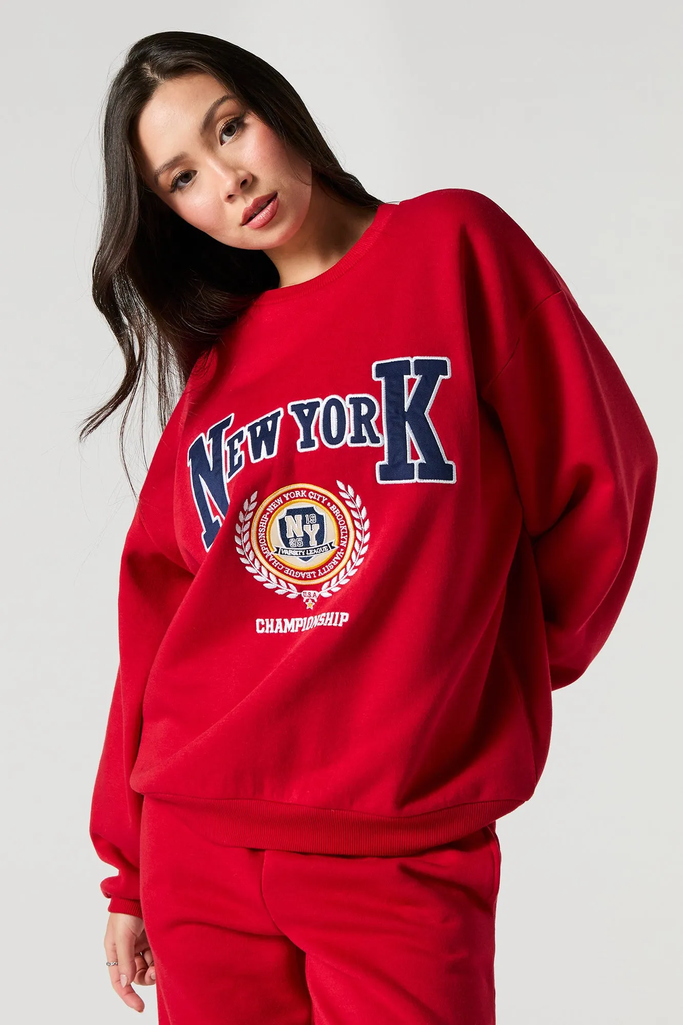 Chandail surdimensionné en molleton avec motif brodé destination en sergé sold by Urban Planet product image thumbnail 4