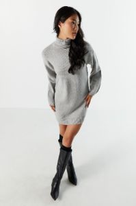 Robe-chandail à col roulé sold by Urban Planet