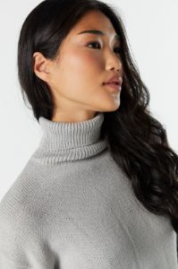 Robe-chandail à col roulé sold by Urban Planet