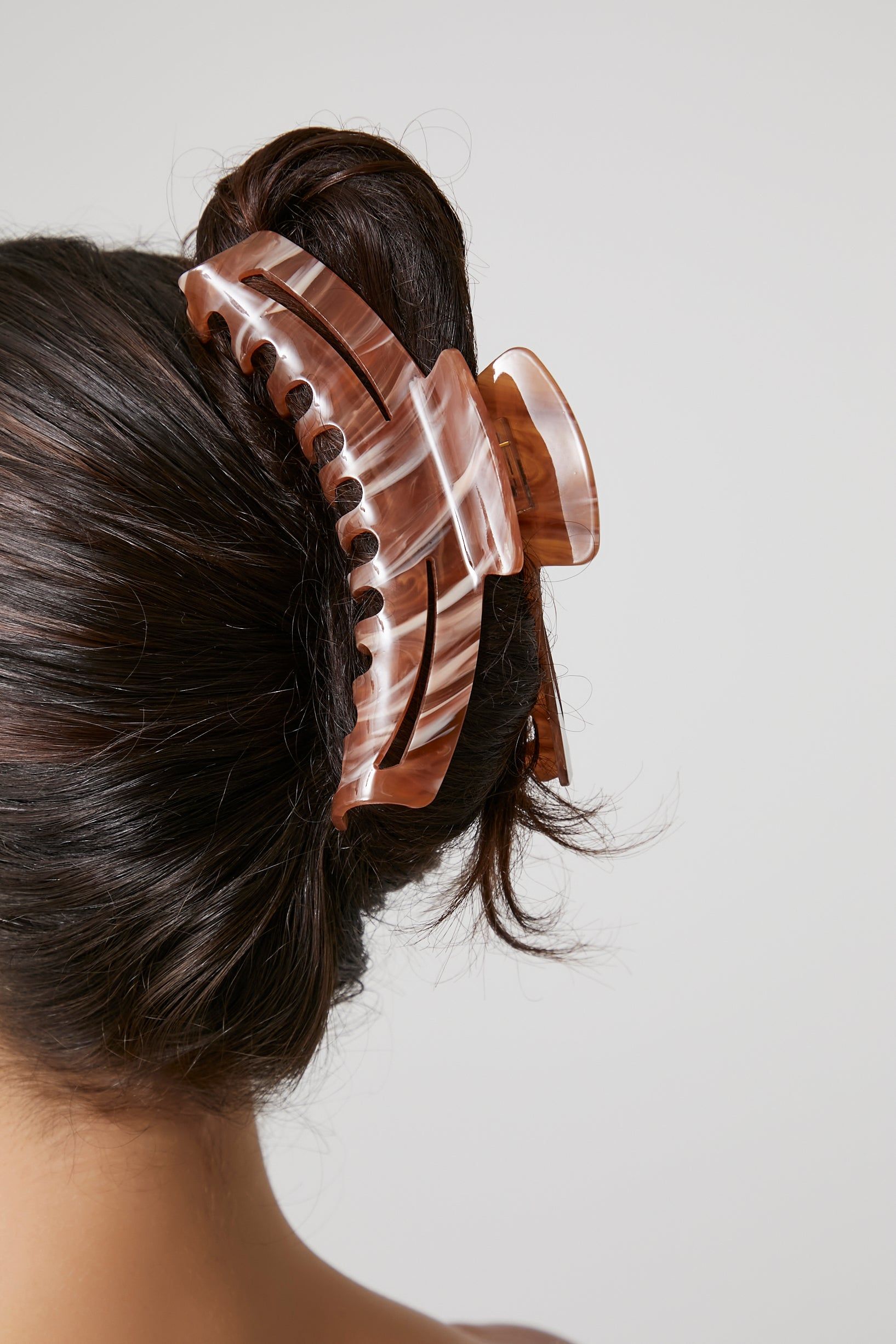 Pince marbrée sold by Urban Planet