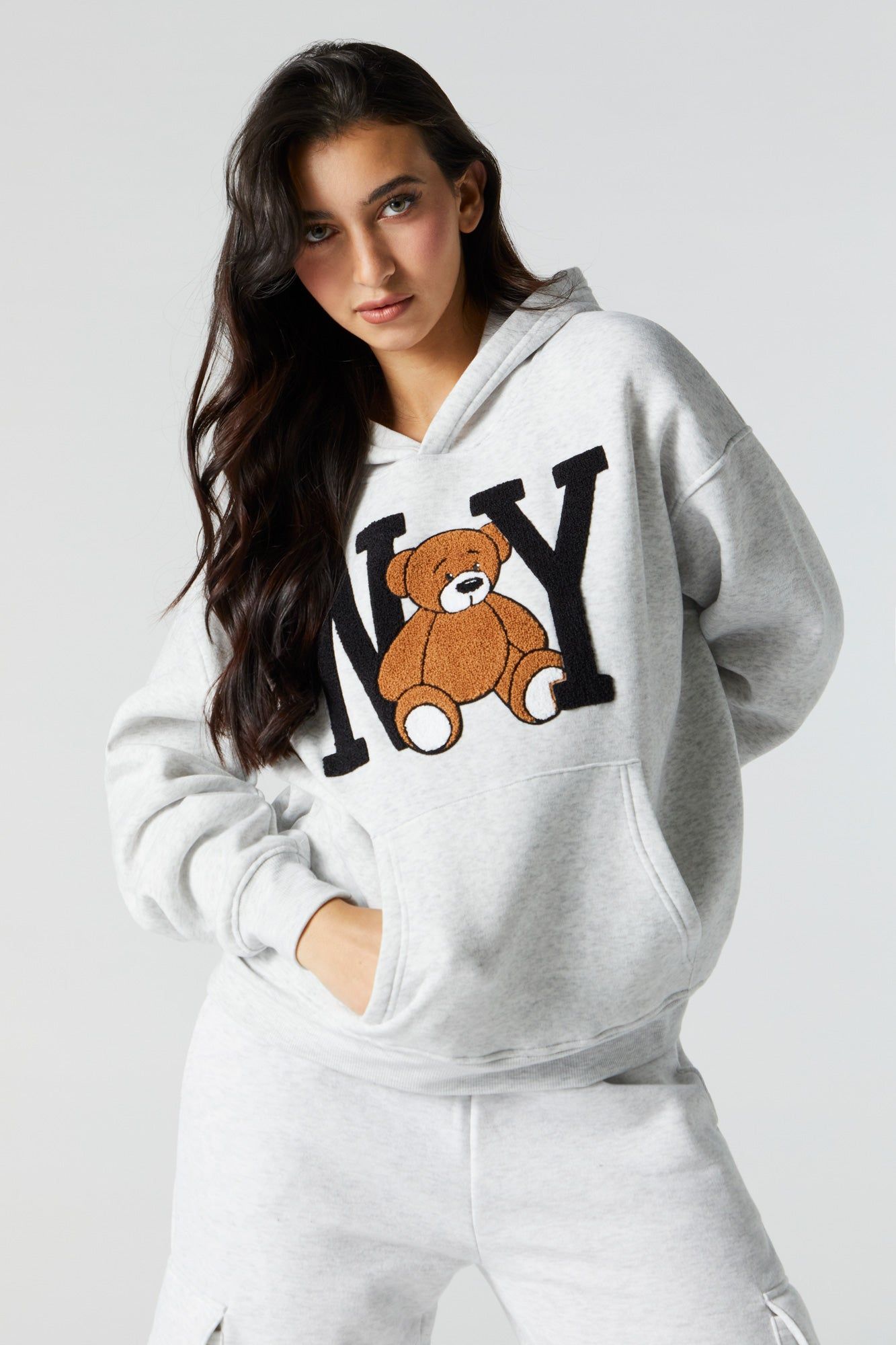 Haut à capuchon en molleton avec motif brodé NY en chenille sold by Urban Planet