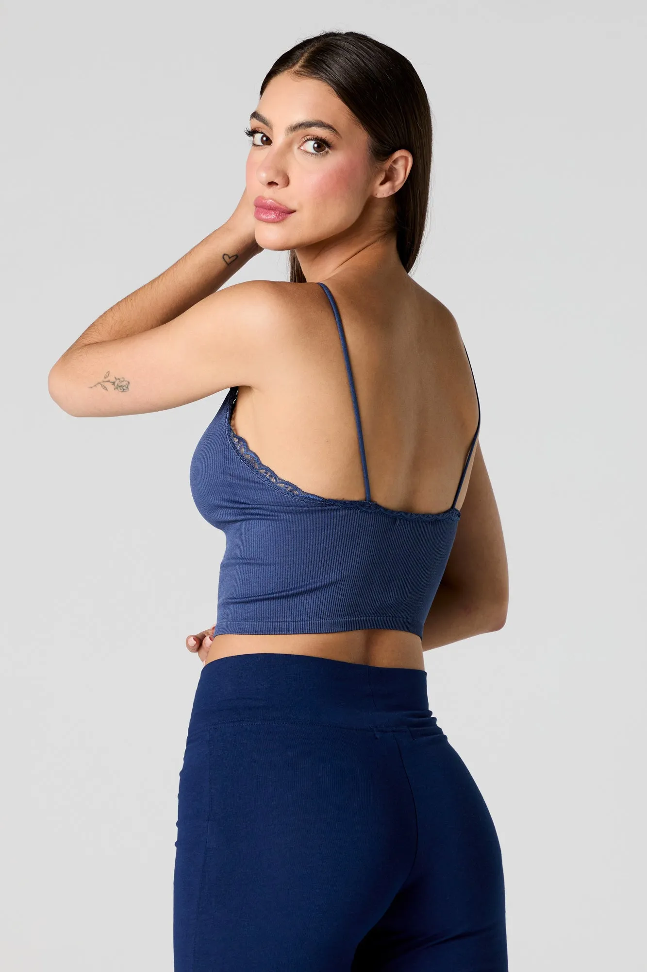 Camisole côtelée courte sans couture avec liséré de dentelle sold by Urban Planet product image thumbnail 2