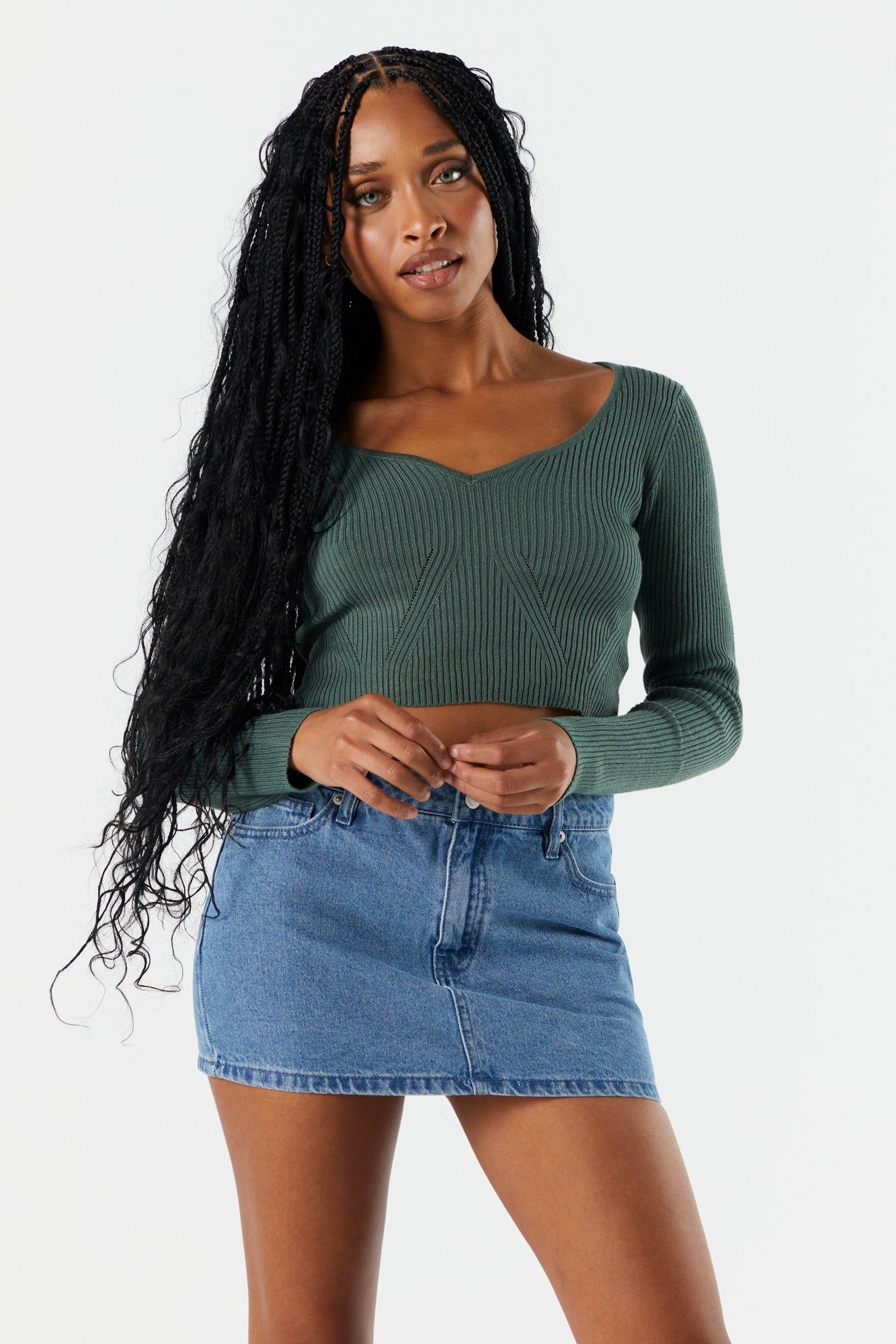 Chandail court à décolleté en coeur sold by Urban Planet