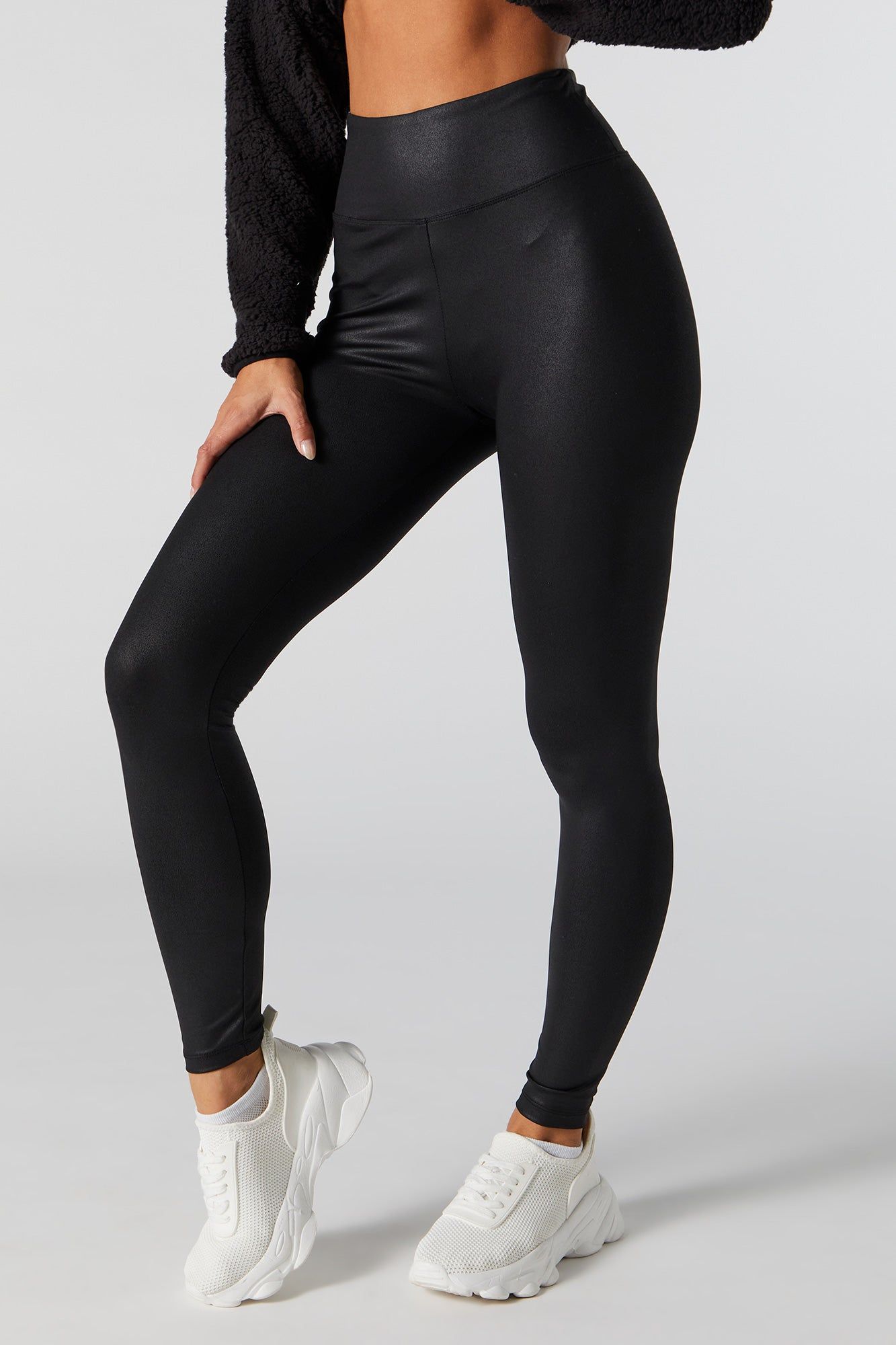 Legging à taille haute en similicuir sold by Urban Planet