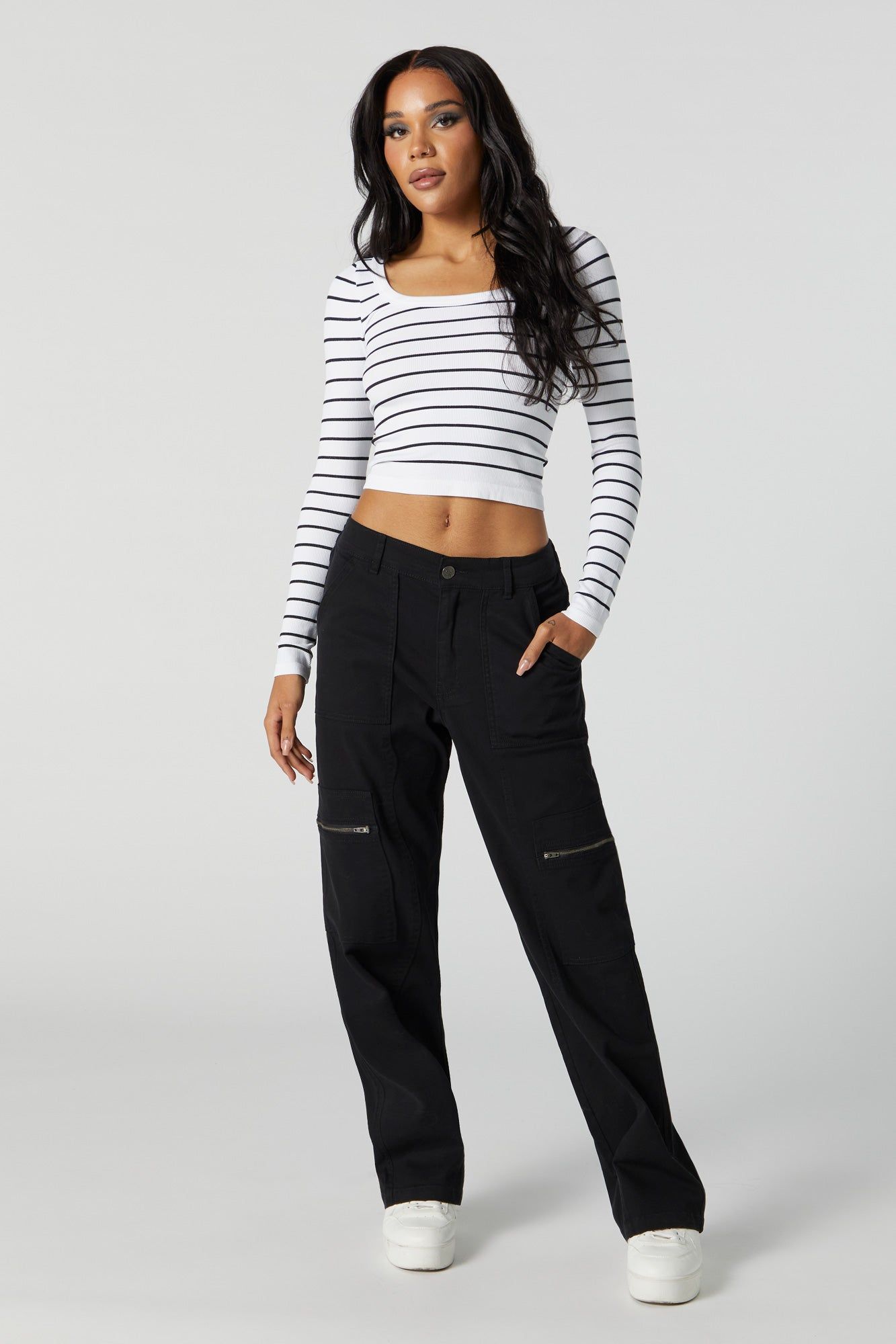 Pantalon à jambe droite avec poches à fermeture à glissière sold by Urban Planet