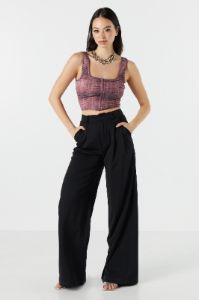 Haut ruché imprimé pourpre avec agrafes et encolure carrée sold by Urban Planet